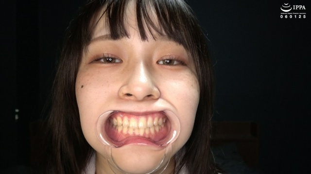 "Popular actress Suzune Kiritani's extremely rare observation of her mouth, teeth, and tongue!" Suzune Kiritani